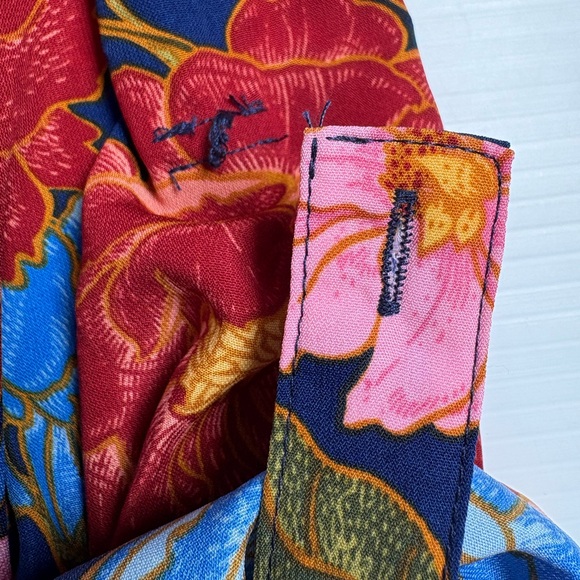 Emily Wonder Floral V-Neck MISSING Left Roll Tab Button SzM - Picture 11 of 12